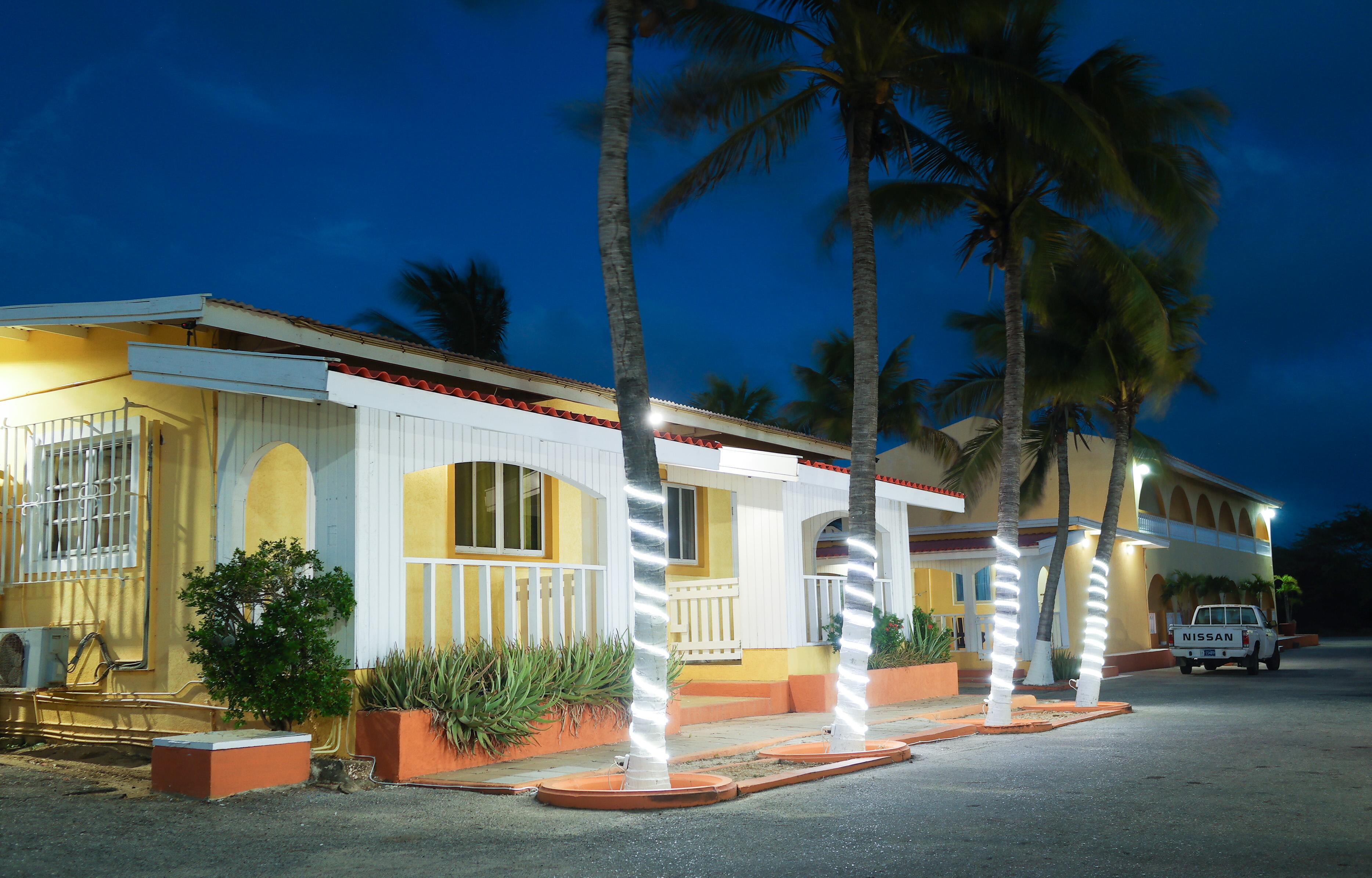 Coconut Inn Palm Beach Exteriör bild