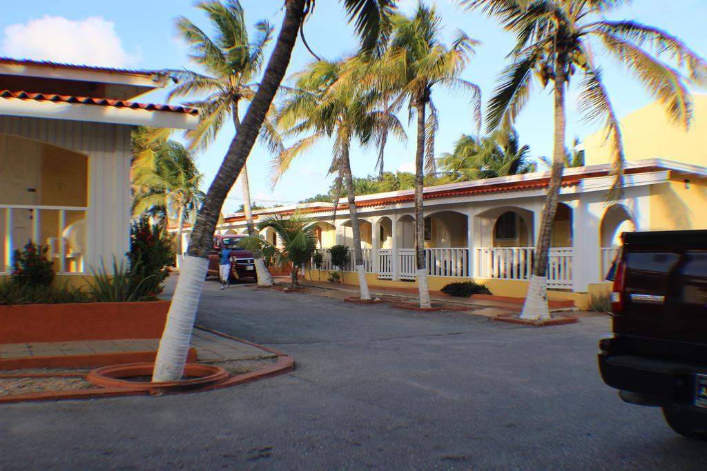 Coconut Inn Palm Beach Exteriör bild