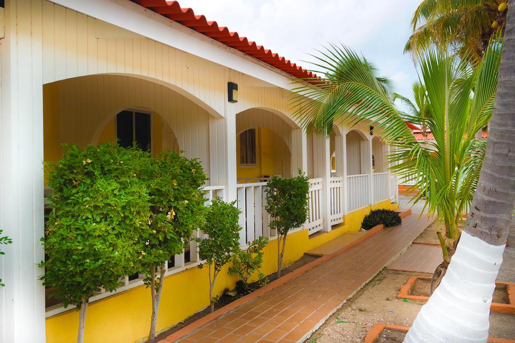 Coconut Inn Palm Beach Exteriör bild