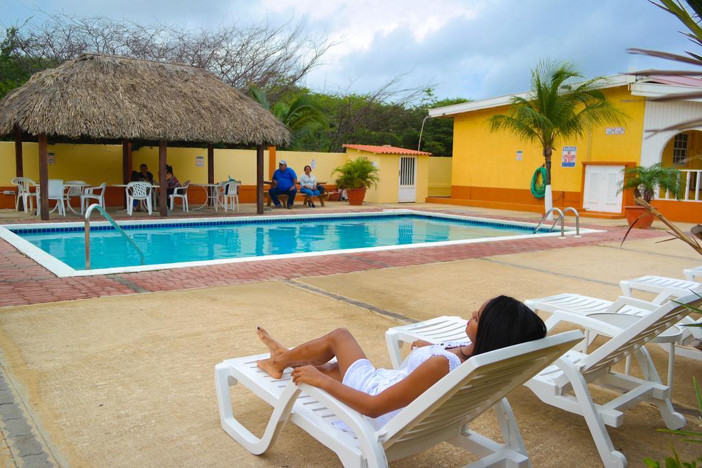 Coconut Inn Palm Beach Exteriör bild